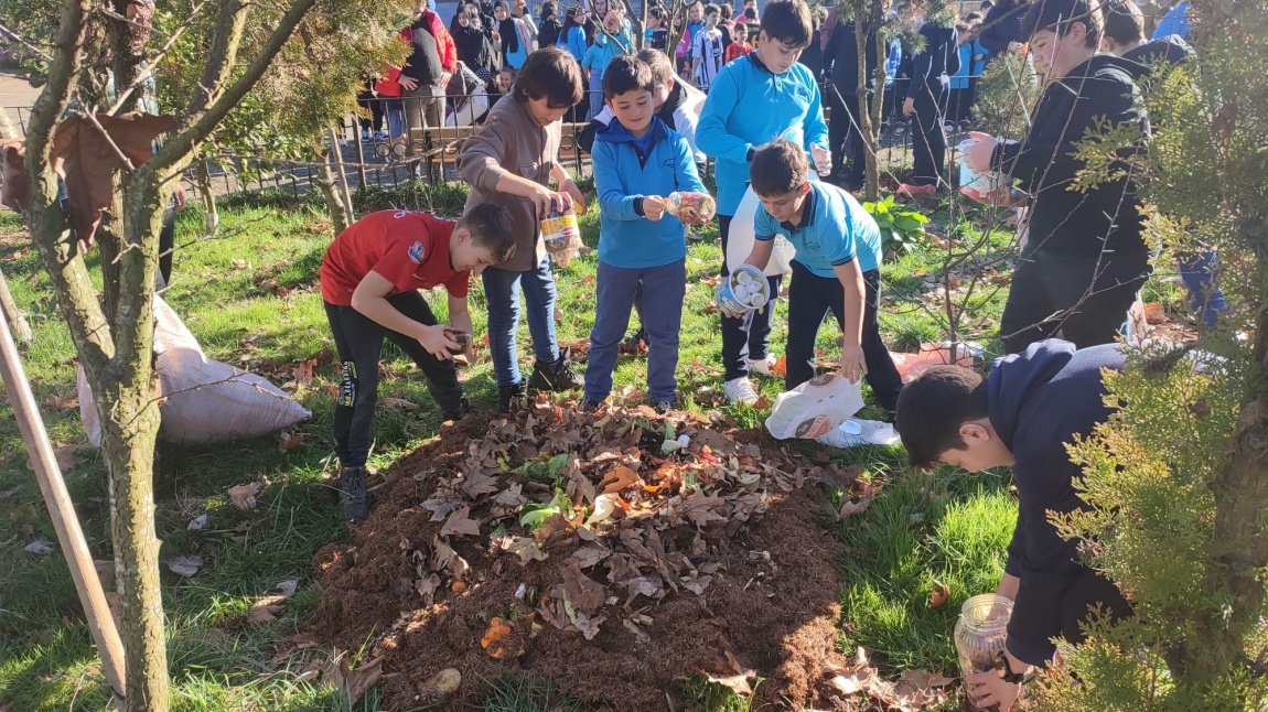 Okulumuzda Organik Gübre Yapımı Etkinliği: Geri Dönüşüm ve Besin İsrafı Farkındalığı Kazandırıldı