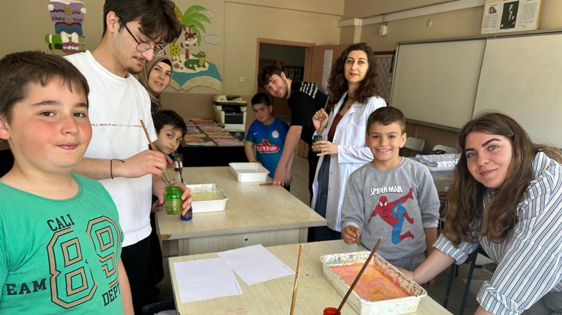 4A Sınıfında Sanatla Dolu Bir Yolculuk: Ebru ve Origami Atölyeleri